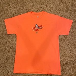 (Mens Small) Salmon Colored Nike Hummingbird and flower tee! GREAT CONDITION